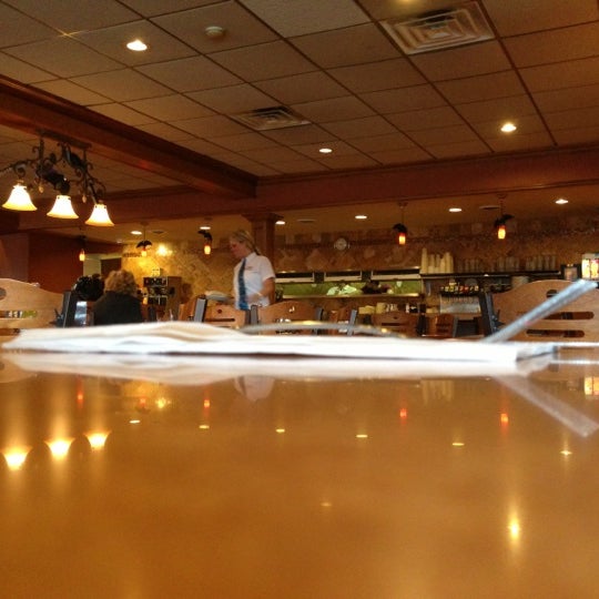 Снимок сделан в Alton&#39;s Restaurant пользователем Tom O. 10/18/2012