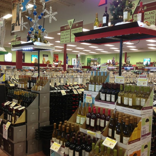 12/22/2012에 Tom O.님이 Premier Wine &amp; Spirits에서 찍은 사진