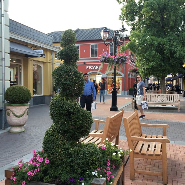 FUN SHOPPING IN ROERMOND DESIGNER OUTLET
