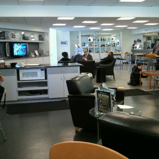 Comfortable and spacious waiting area.  Get your MINI/BMW serviced here!
