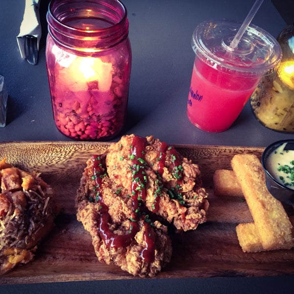 I had the bbq fried chicken, frites (grit fries), sweet potato crisp with coconut shreds, & watermelon Agua fresca.  Everything was fresh, juicy & delicious!  Plus the owner & staff are super nice!