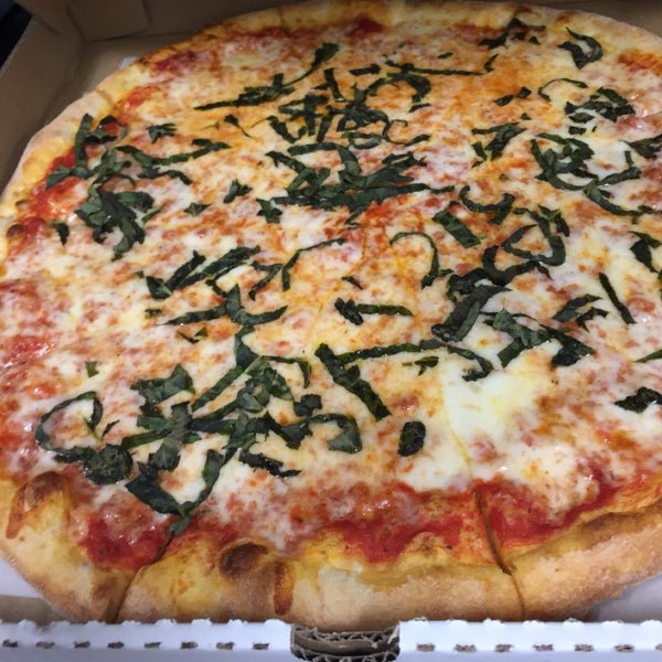 I'm a pizza snob originally from PA & NY & dislike most CA pizzas. I had the NY cheese pizza, with basil, & I highly approve of this delicious pizza...I couldn't stop eating it!  Also good reheated! ❤