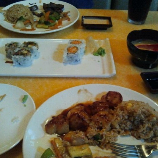 Photo taken at Haiku Sushi Steakhouse by Crystal L. on 11/12/2012