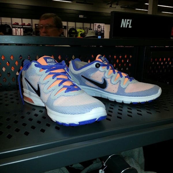 rosemont outlet mall nike store
