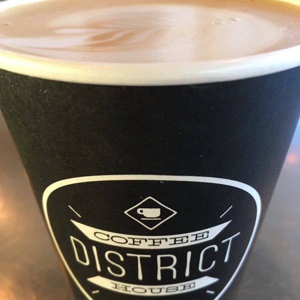 Foto tirada no(a) The District Coffee House por Jeff D. em 3/3/2019