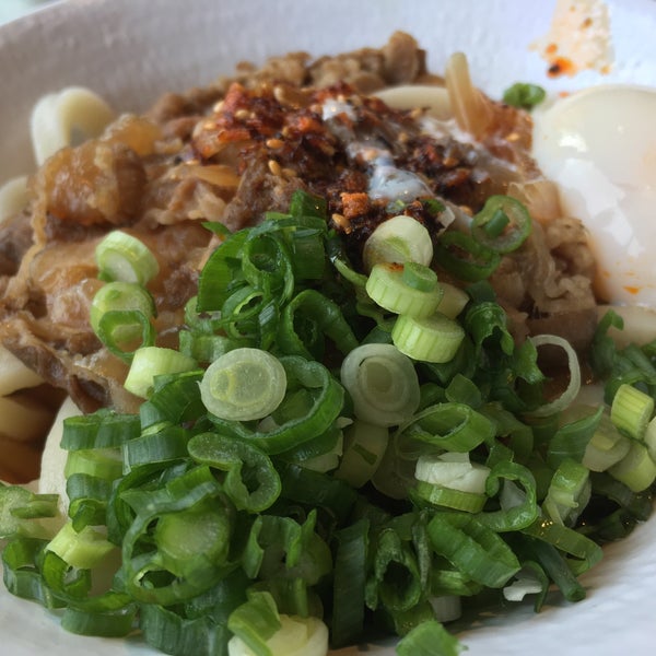 Photo taken at U:Don Fresh Japanese Noodle Station by Jeff D. on 4/16/2018