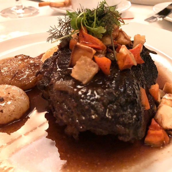 Everything is of top quality. Among the mains (“secondi”), the beef cheek is amazing.