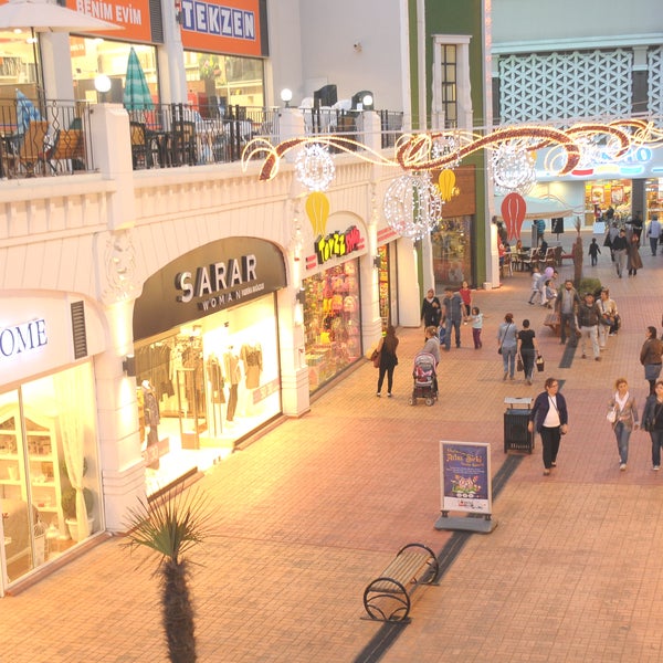 Photo prise au Lovelet Outlet par Lovelet Outlet le2/6/2014