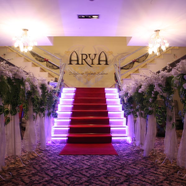 2/5/2014 tarihinde Salon Arya Düğün Salonuziyaretçi tarafından Salon Arya Düğün Salonu'de çekilen fotoğraf
