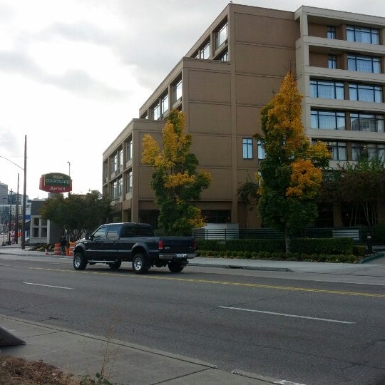 รูปภาพถ่ายที่ Courtyard by Marriott Seattle Downtown/Lake Union โดย DRB เมื่อ 10/21/2012
