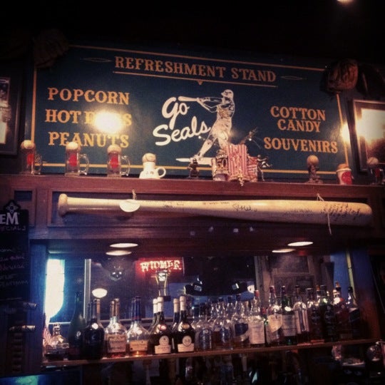 10/23/2012 tarihinde Elizabeth S.ziyaretçi tarafından Double Play Bar &amp; Grill'de çekilen fotoğraf
