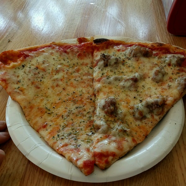 Das Foto wurde bei Gigio&#39;s Pizzeria of Evanston von Tom W. am 7/27/2016 aufgenommen