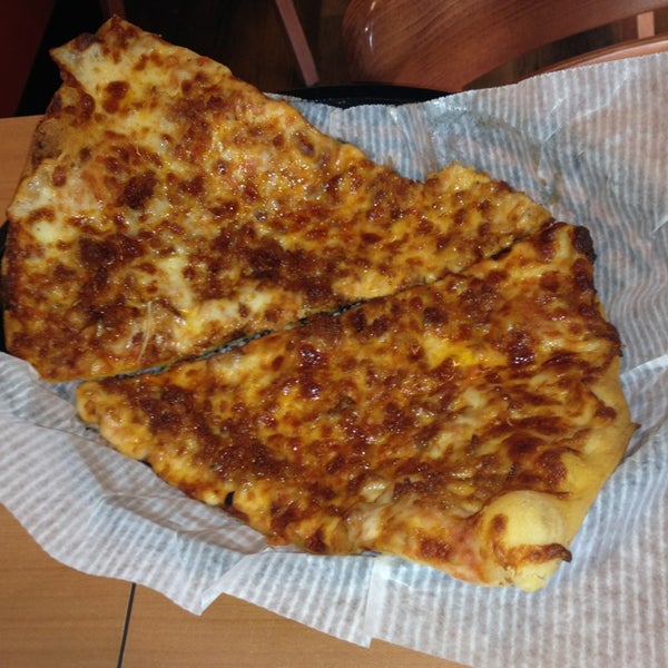 Снимок сделан в NYC Pizza Cafe пользователем Tony M. 1/8/2013