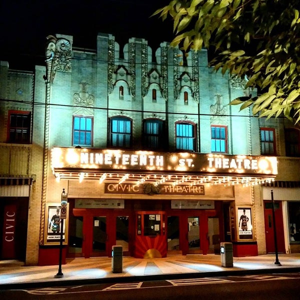 Foto tomada en Civic Theatre of Allentown  por Josh P. el 7/29/2015