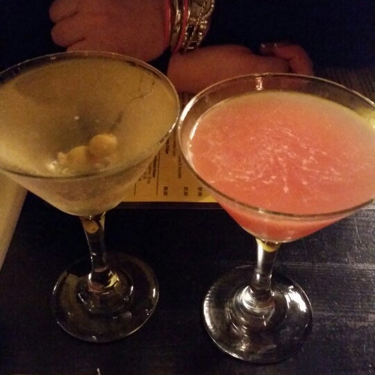 Foto tirada no(a) Crêpe Bistro &amp; Martini Bar por C.J. em 6/15/2014