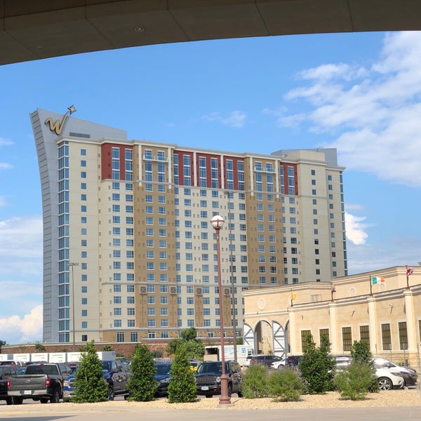 Photo taken at WinStar World Casino and Resort Global Event Center by Victor F. on 6/7/2019