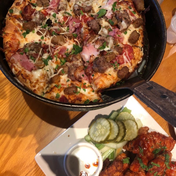 Photo taken at BJ&#39;s Restaurant &amp; Brewhouse by Victor F. on 3/24/2019