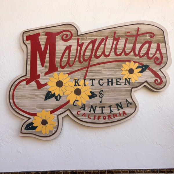 Foto diambil di Margarita&#39;s Kitchen &amp; Cantina oleh Victor F. pada 9/8/2019
