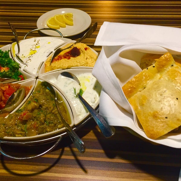 11/5/2015 tarihinde Erman E.ziyaretçi tarafından A La Turca Mediterranean Cuisine'de çekilen fotoğraf