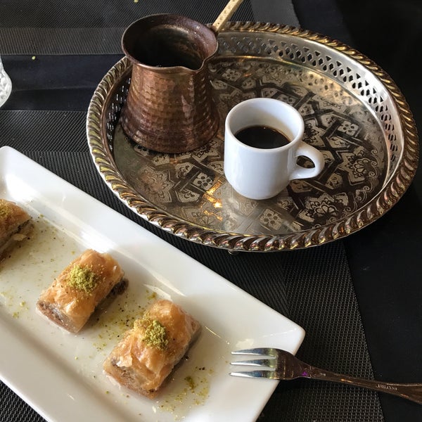 4/24/2017 tarihinde Erman E.ziyaretçi tarafından La Vie Lebanese Cuisine'de çekilen fotoğraf