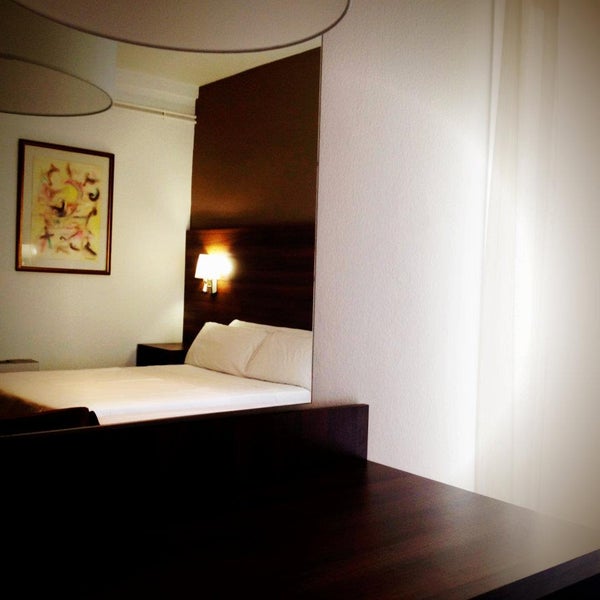 Foto diambil di Hotel Carbonell oleh Hotel Carbonell pada 2/6/2014