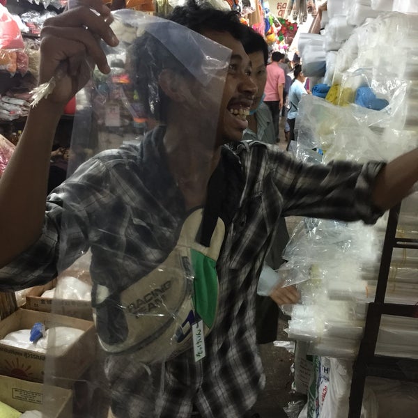 7/31/2015 tarihinde Yasuko O.ziyaretçi tarafından Phsar Orussey | Orussey Market'de çekilen fotoğraf