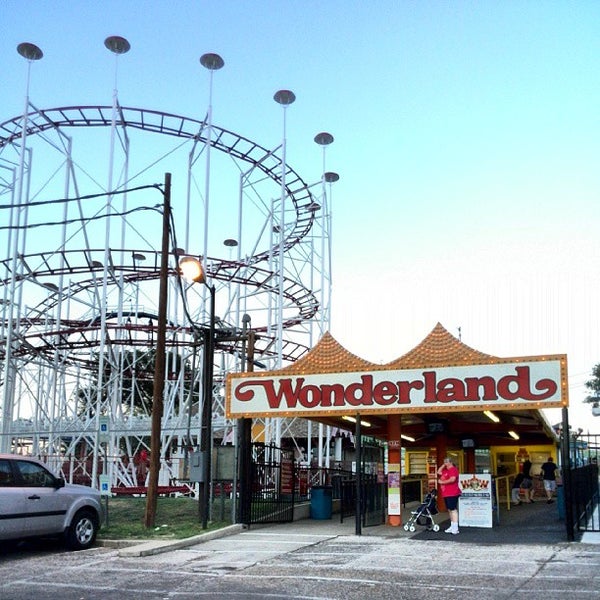 Foto tomada en Wonderland Amusement Park  por Parker D. el 8/21/2013