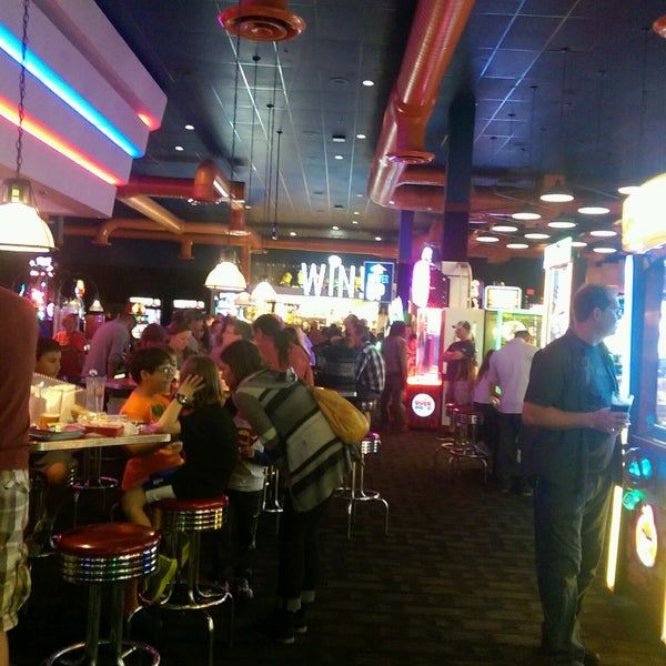 Photo taken at Dave &amp; Buster&#39;s by Jason M. on 10/16/2016