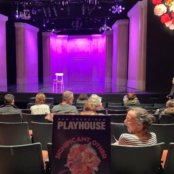 รูปภาพถ่ายที่ San Francisco Playhouse โดย Chris S. เมื่อ 5/8/2019