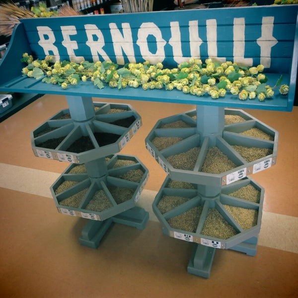 Foto scattata a Bernoulli Brew Werks da Bernoulli Brew Werks il 3/21/2014