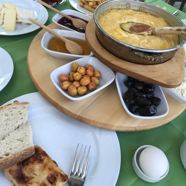 7/23/2017 tarihinde Cihat D.ziyaretçi tarafından Orman Cafe Restaurant'de çekilen fotoğraf