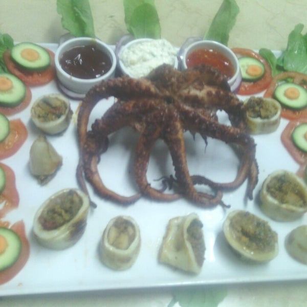 Das Foto wurde bei Rodos Balık Restaurant von Emrullah A. am 4/8/2014 aufgenommen