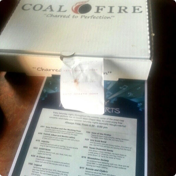 Foto scattata a Coal Fire Pizza da A.C. S. il 6/5/2013