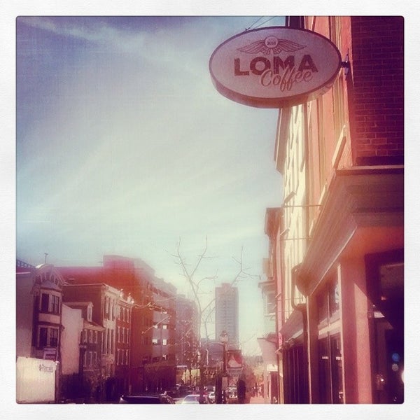 Foto diambil di LOMA Coffee oleh Loma C. pada 4/21/2014