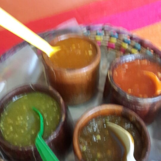 Photo prise au Totopos Restaurante Mexicano par Maynor C. le4/24/2014