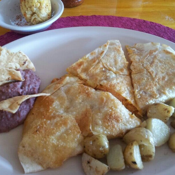 Photo prise au Totopos Restaurante Mexicano par Maynor C. le4/2/2013