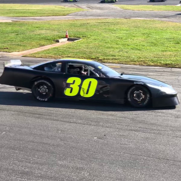 Foto tirada no(a) Seekonk Speedway por Yuval Z. em 9/28/2019