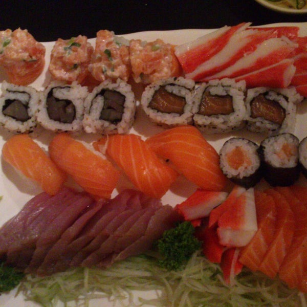 Foto tirada no(a) Jow Sushi Bar por Willian O. em 5/27/2014