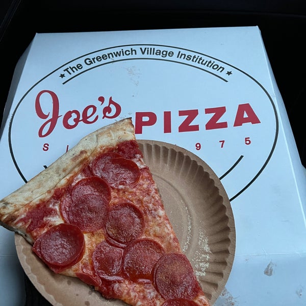 Foto scattata a Joe&#39;s Pizza da Tricia R. il 6/5/2023