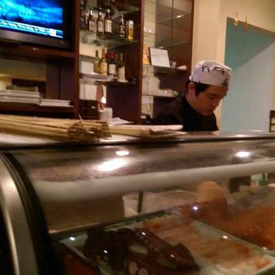Foto scattata a Nagoya Japanese Restaurant &amp; Sushi Bar da Jan P. il 11/18/2014