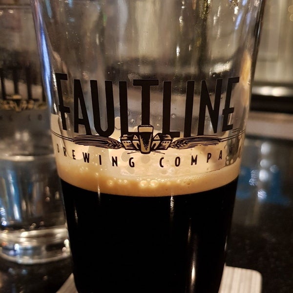 Снимок сделан в Faultline Brewing Company пользователем Orlando G. 10/12/2019