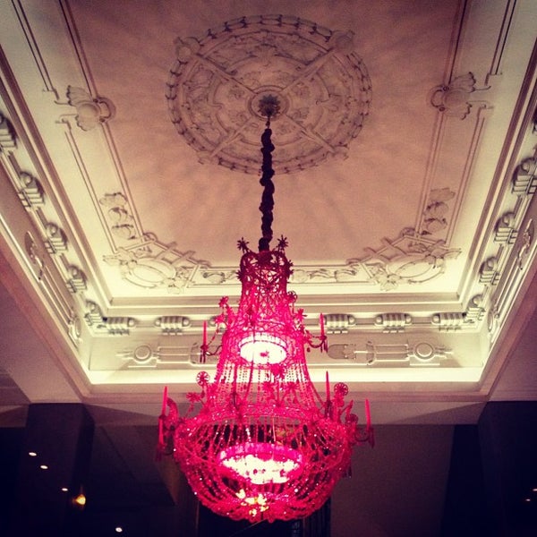 11/29/2012 tarihinde Sir Chandlerziyaretçi tarafından Hotel Savoy'de çekilen fotoğraf