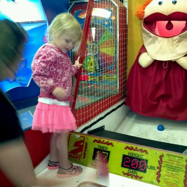 Flags & Wheels Race Track