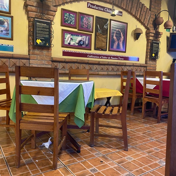 Foto diambil di Las Pichanchas Restaurante oleh Oscar P. pada 5/28/2021