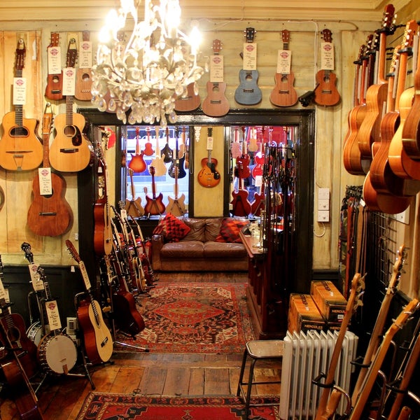 Foto tirada no(a) No.Tom Guitars por No.Tom Guitars em 2/7/2014