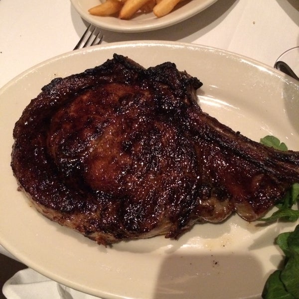 Снимок сделан в Bobby Van&#39;s Steakhouse пользователем Steve H. 4/20/2014