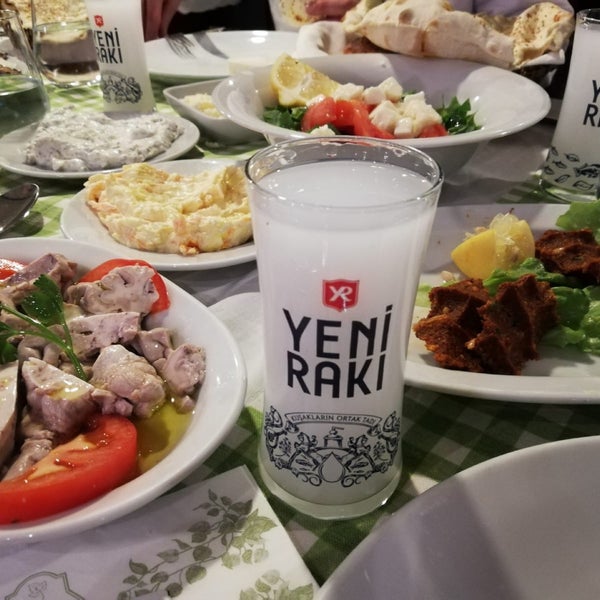 รูปภาพถ่ายที่ Asma Altı Ocakbaşı Restaurant โดย Mülayim K. เมื่อ 12/21/2019