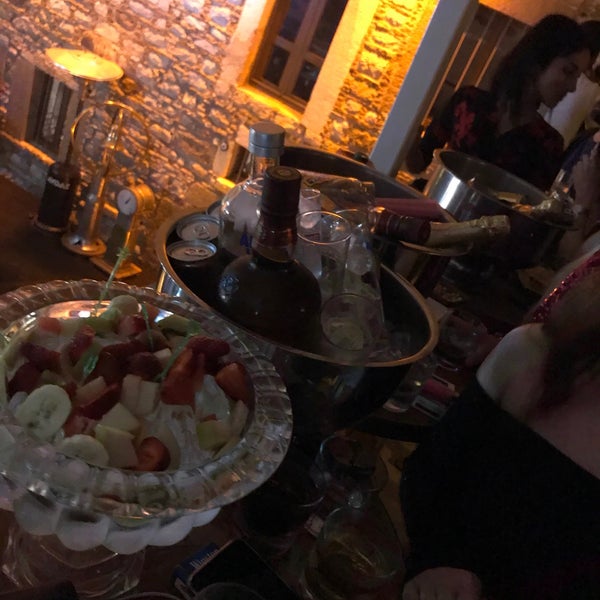 Снимок сделан в Küba Restaurant &amp; Lounge Bar пользователем Berat K. 4/13/2019