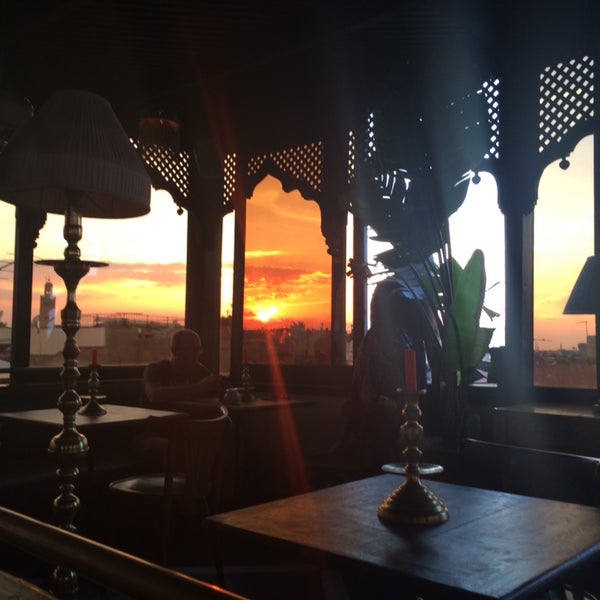 A great spot to watch the sun go down with shisha and cocktails!