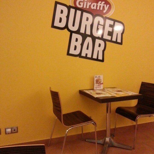 4/6/2013 tarihinde Stepan C.ziyaretçi tarafından Giraffy Burger Bar'de çekilen fotoğraf